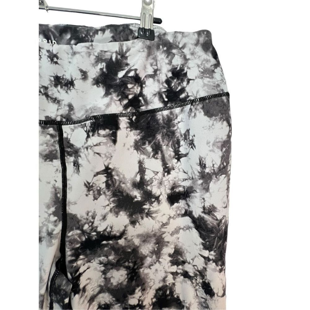 Torrid Black And Grey Marbled Athletic Leggings With Zipper Pocket - Picture 2 of 5